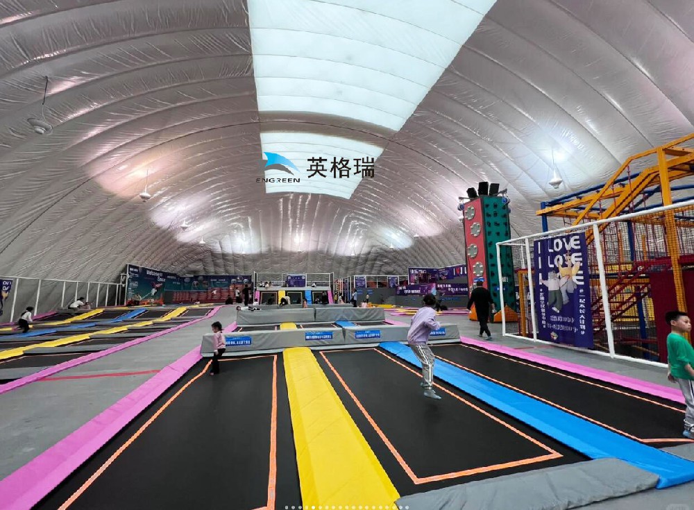 搭建一個香蕉一级视频蹦床館，為孩子們營造一個遊樂天堂